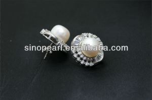 Traditional Pearl Earring
