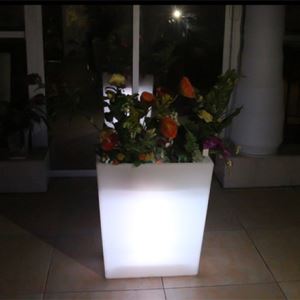 Y-POT Large Square Flash LED Flower Pot