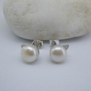 Natural Pearl Cat Silver Studs SSE042