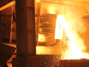 Ferroalloy smelting furnace
