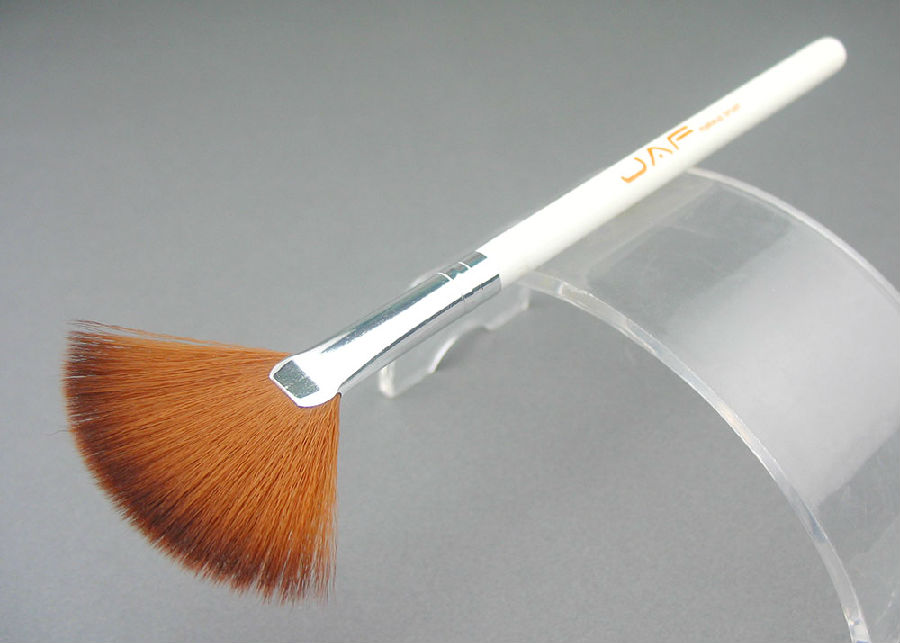 fan brush use