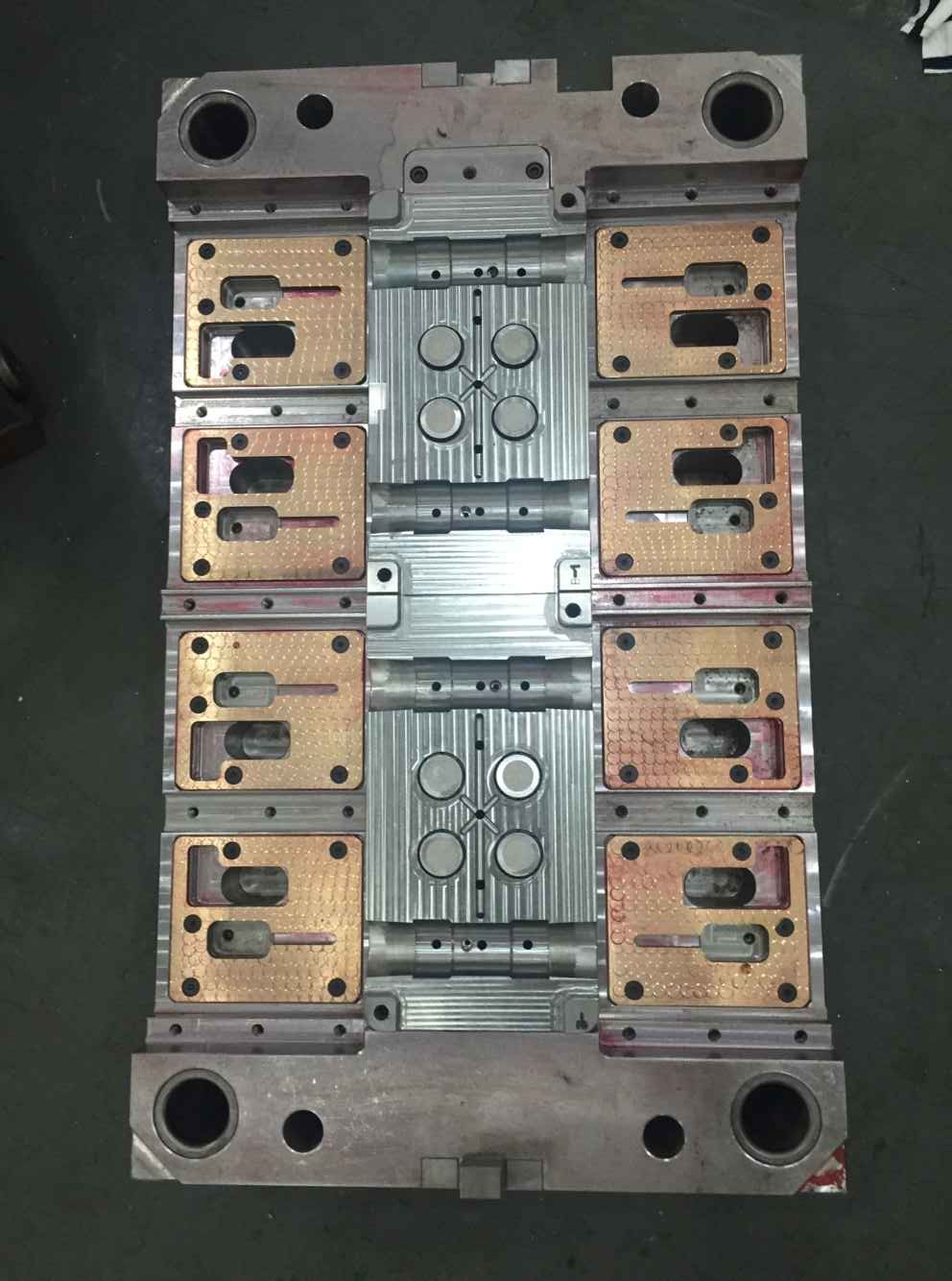 ABIS 4+8 Injection Mold .png