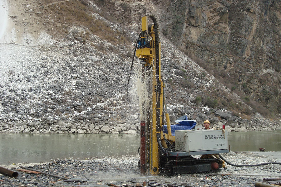 GL-4000C reservoir project with DTH hammer and pipe.JPG