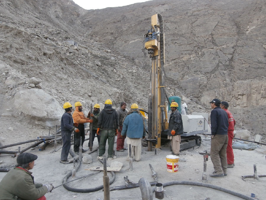 GL-4000C Pakistan PROJECT with dth hammer and pipe.JPG