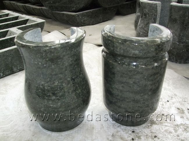 Paradiso granite cremation vases and round stone holders garden urns for sale (2)(001).jpg