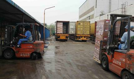 container loading1(001).jpg