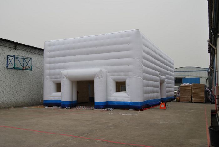 inflatable ice cube tent (1)(001).jpg