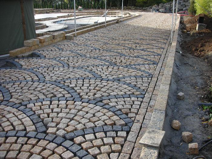 granite cobblestone of different color making different patio desing full of inspiration.jpg