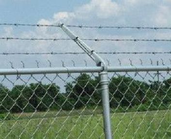 Chain Link fence with Barb Arm(001).jpg