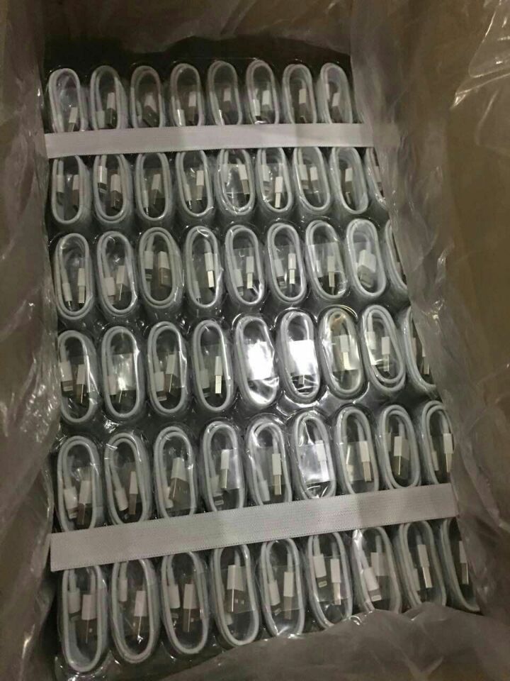 lightning cable in foxconn cartons.jpg