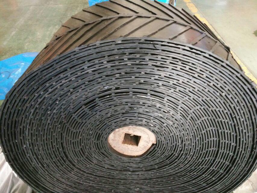 V Y T A F L type chevron patterned prevent materials falling off transport rubber conveyor.jpg