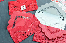 Red paper placemats718.png
