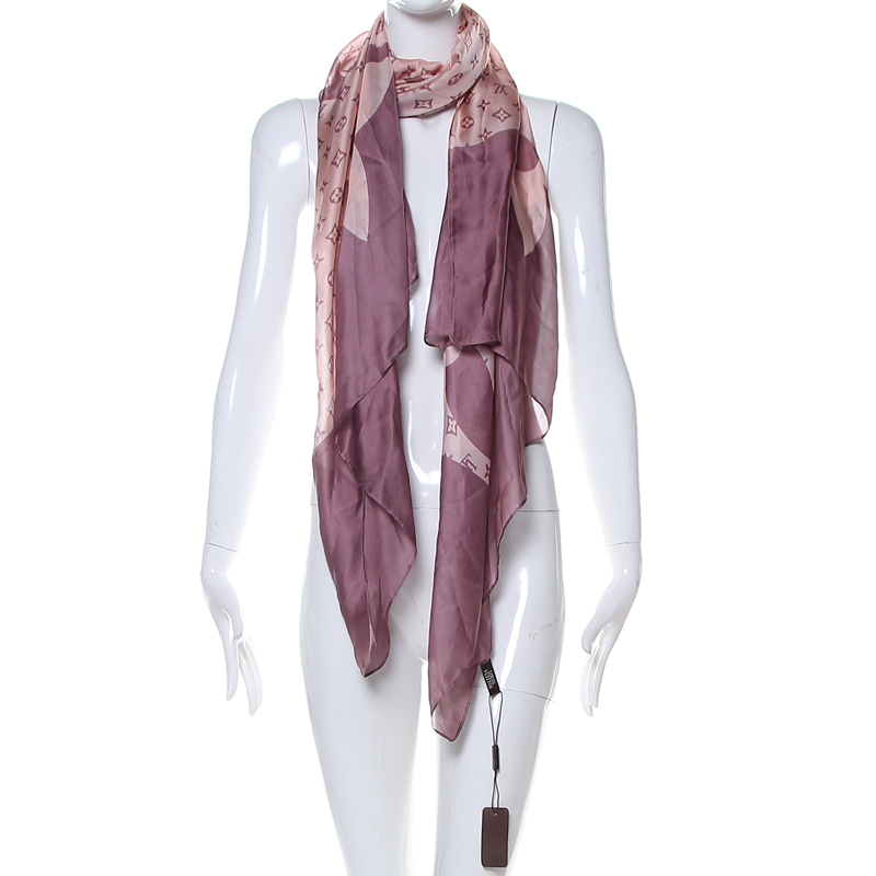 Best-Selling-Factory-Wholesale-Customized-Printed-logo-silk scarves.jpg