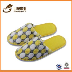 Large Supply of Low-cost Household Terry Cloth Indoor Slippers