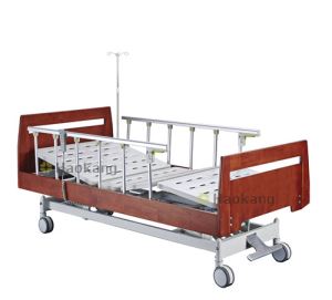 Cozy Three Functions Wooden Electric Home Care Beds with Aluminium Alloy Side Rails and Central Brake System
