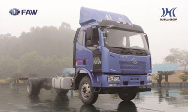4×2 medium Duty Cargo Trucks 180PS With Carriage
