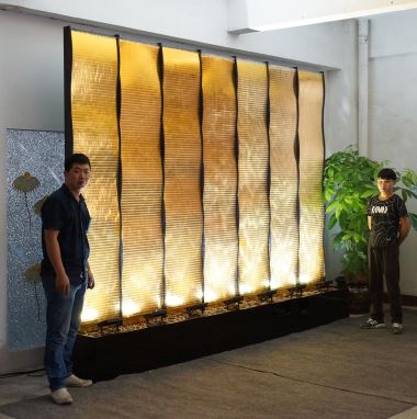 Customized Luxury Floor Indoor Waterfall Fountain Wall with Curved Golden Acrylic Panel for Commerce