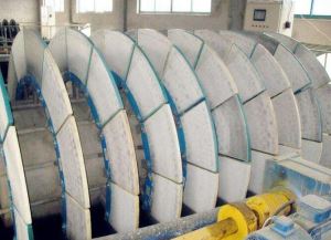 Ceramic filter plate for dewatering in tail mining industry